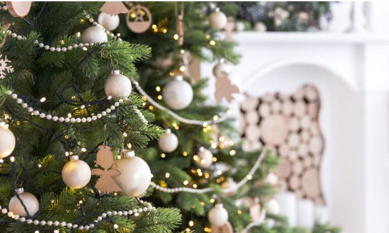 Come mettere le luci sull'albero di Natale